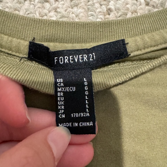 Forever 21 Cropped Tee Shirt - Picture 3 of 3